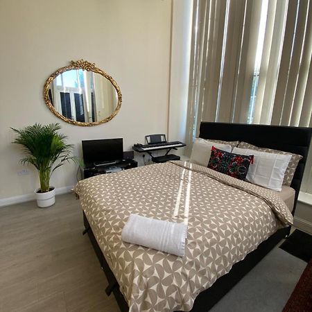 Spacious King Room With Private Entrance - Near Emirates And Camden And King'S Cross - 5 Min To Tube Finchley Εξωτερικό φωτογραφία
