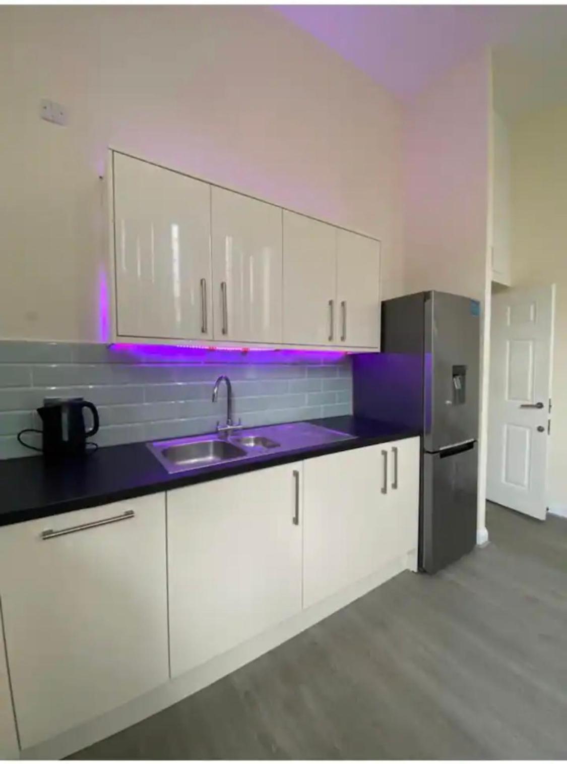Spacious King Room With Private Entrance - Near Emirates And Camden And King'S Cross - 5 Min To Tube Finchley Εξωτερικό φωτογραφία