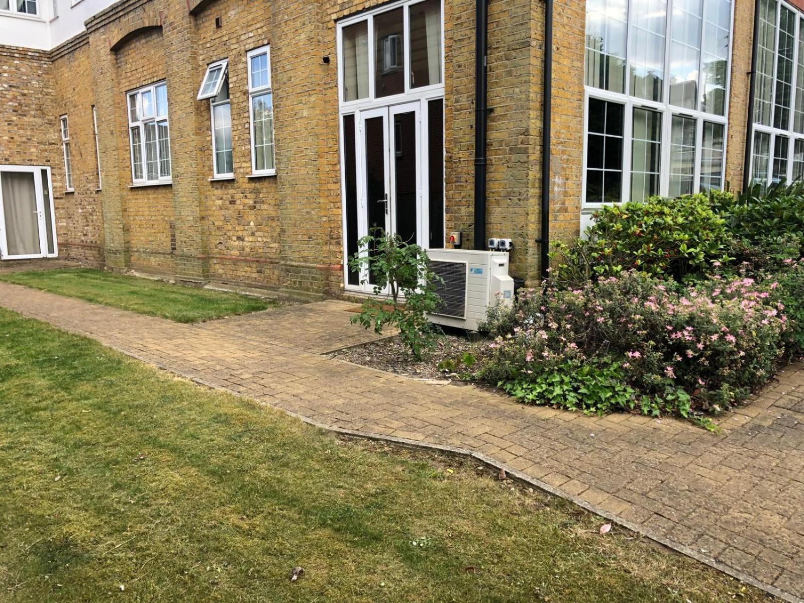 Spacious King Room With Private Entrance - Near Emirates And Camden And King'S Cross - 5 Min To Tube Finchley Εξωτερικό φωτογραφία