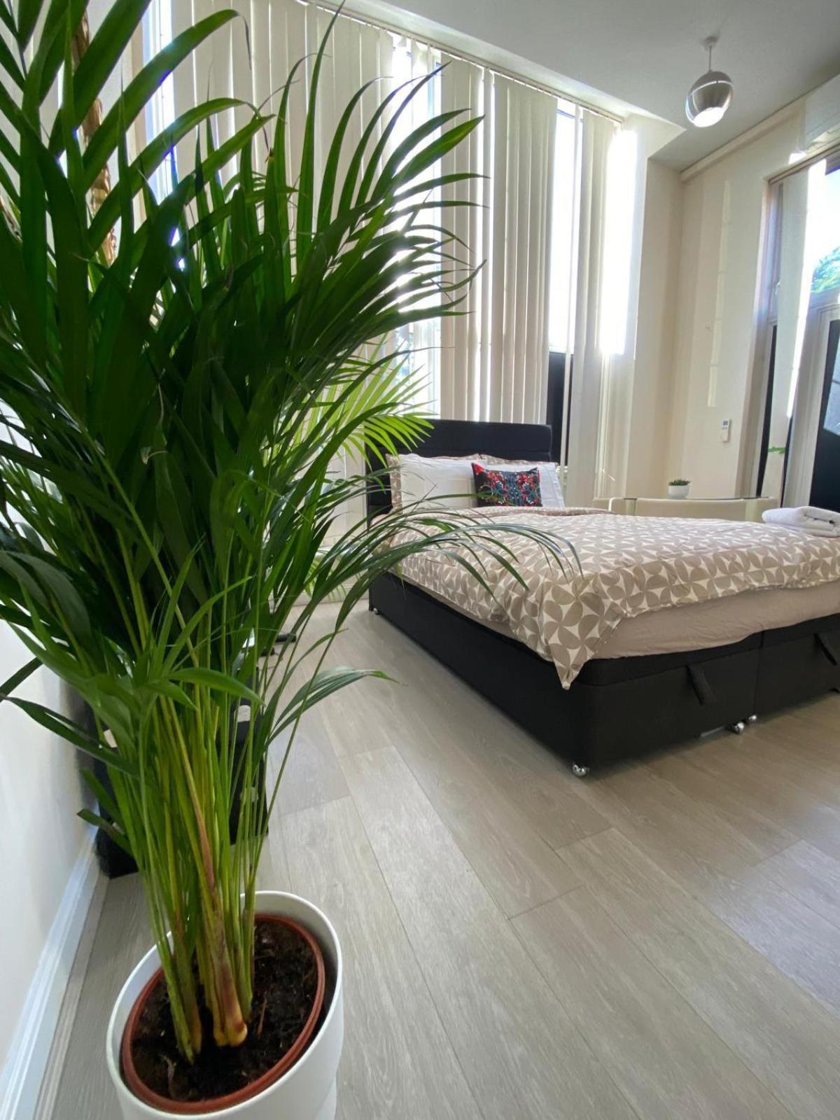 Spacious King Room With Private Entrance - Near Emirates And Camden And King'S Cross - 5 Min To Tube Finchley Εξωτερικό φωτογραφία
